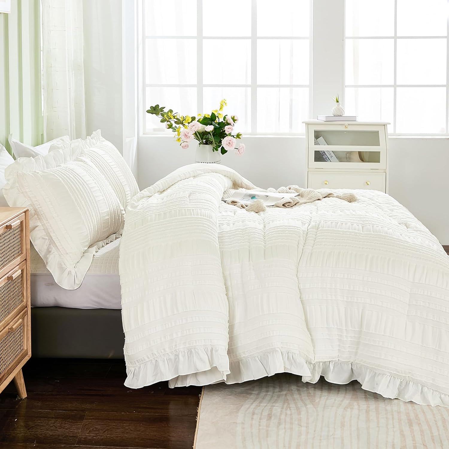 WONGS BEDDING White Queen Comforter Set,Boho Ruffle Comforter for Queen Bed,Soft Seersucker Shabby Chic Bedding Set with 1 Comforter,2 Tufted Pillowcases 90"×90"