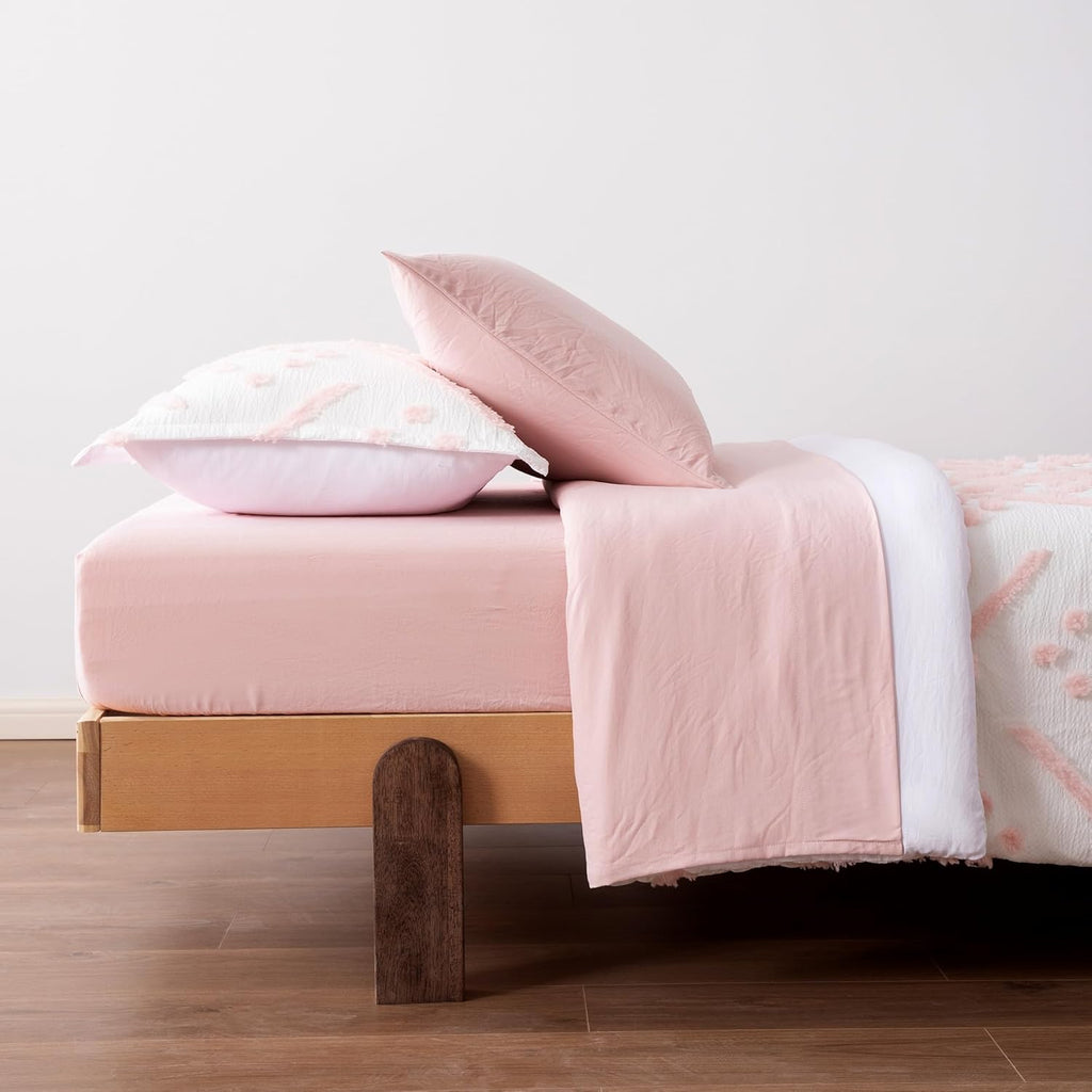 Amazon Basics 5-Piece Kids' Bed-in-a-Bag, Jacquard Microfiber Bedding Set with Comforter, Sheets, and Pillowcases, All-Season, Pink Tufted, Twin