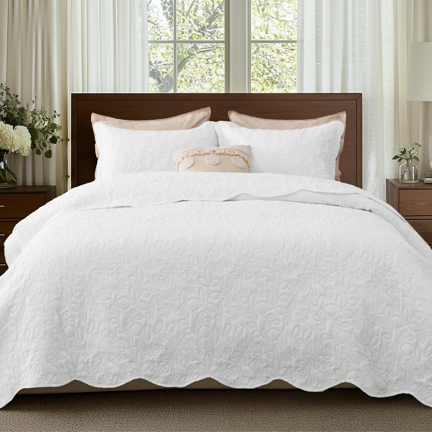 Bedsure Quilts Queen Size - Ultra Soft Quilt Bedding, White Bedspread Queen Size for Modern Bedroom, Lightweight All-Season Comforter, 90x96 Inch