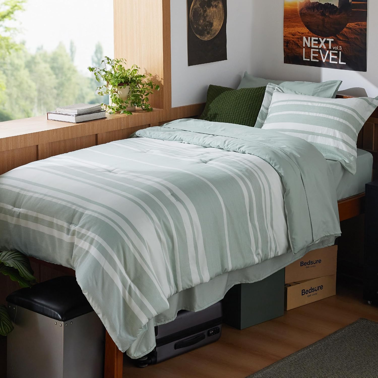 Bedsure Queen Comforter Set 7 Pieces, Blue Striped Bedding Set for All Seasons, Reversible, Cationic Dyeing Bed in a Bag with Comforter, Sheets, Pillowcases & Shams