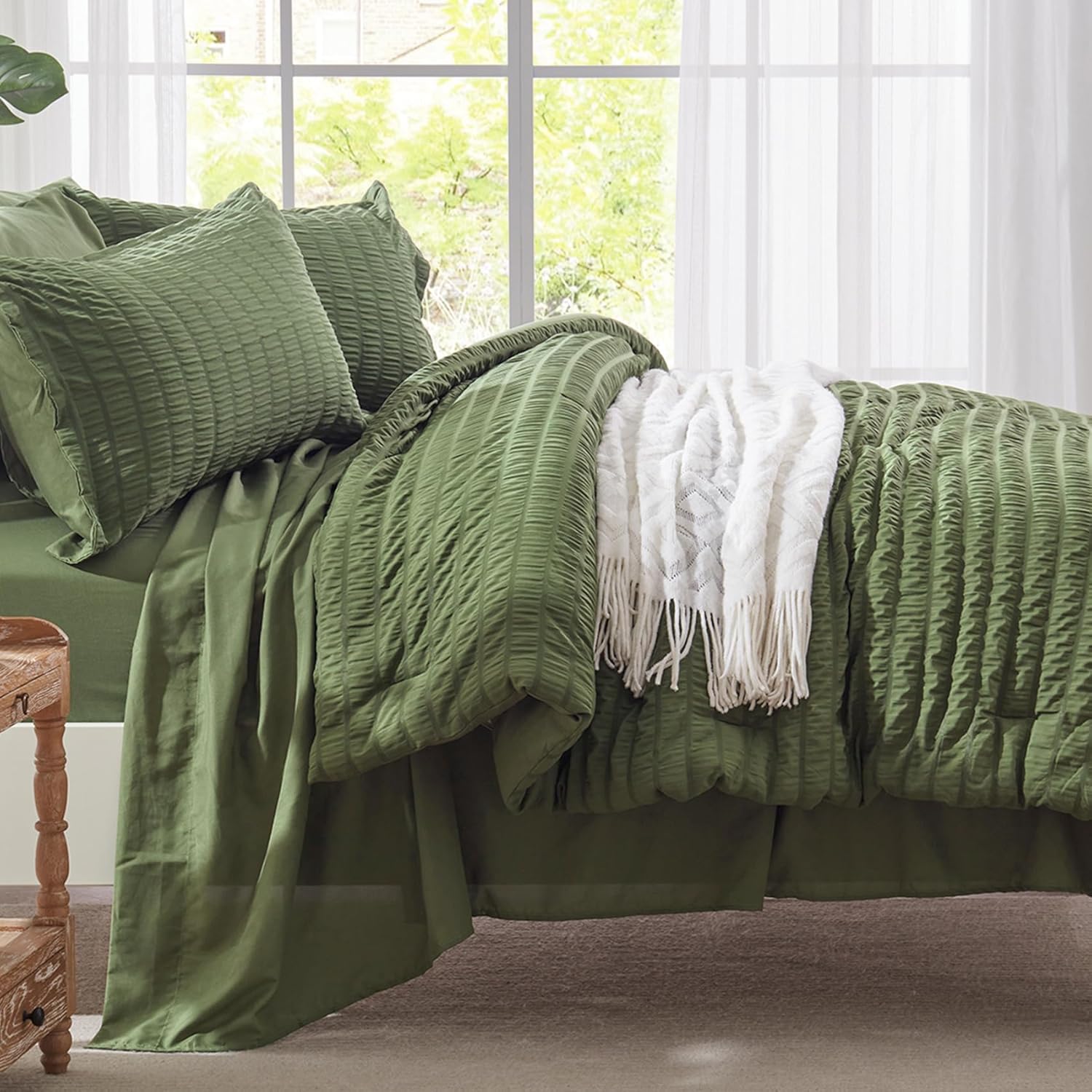 Zzlpp Queen Comforter Set 7 Pieces, Olive Green Seersucker Bed in a Bag with Comforter and Sheets, All Season Bedding Sets with 1 Comforter, 2 Pillow Shams, 2 Pillowcases, 1 Flat Sheet