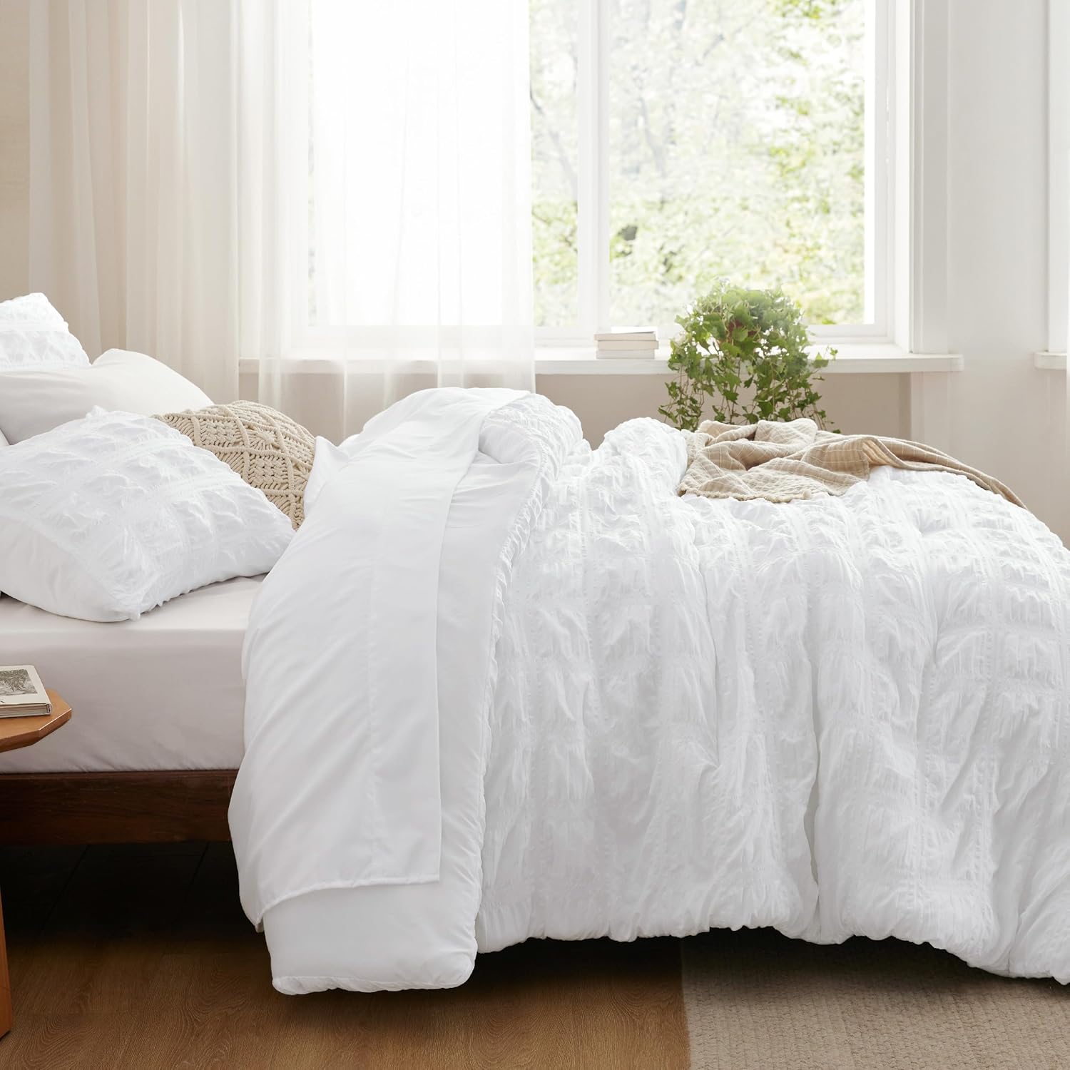 Bedsure Bed in a Bag Queen - 7 Pieces Plaid Seersucker Bedding Comforter Sets, Soft Lightweight White Boho Bed Set with Comforters Queen Size, Sheets, Pillowcases & Shams