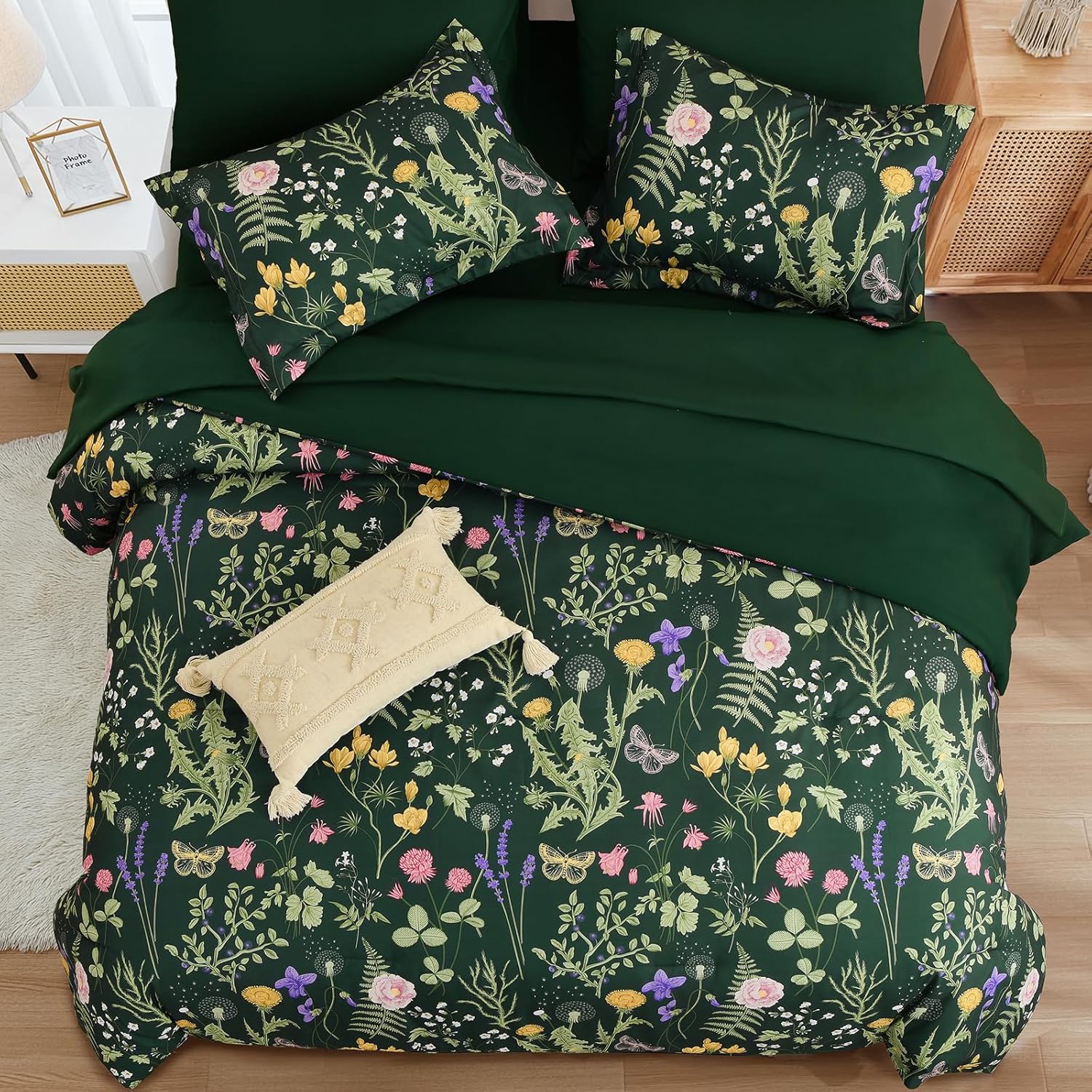 Yiran Queen Comforter Set 7 Piece, Dark Green Floral Bedding Set, Bed in a Bag Queen with Botanical Flowers Patterns, Soft Microfiber Complete Bedding Set with Sheets for All Season