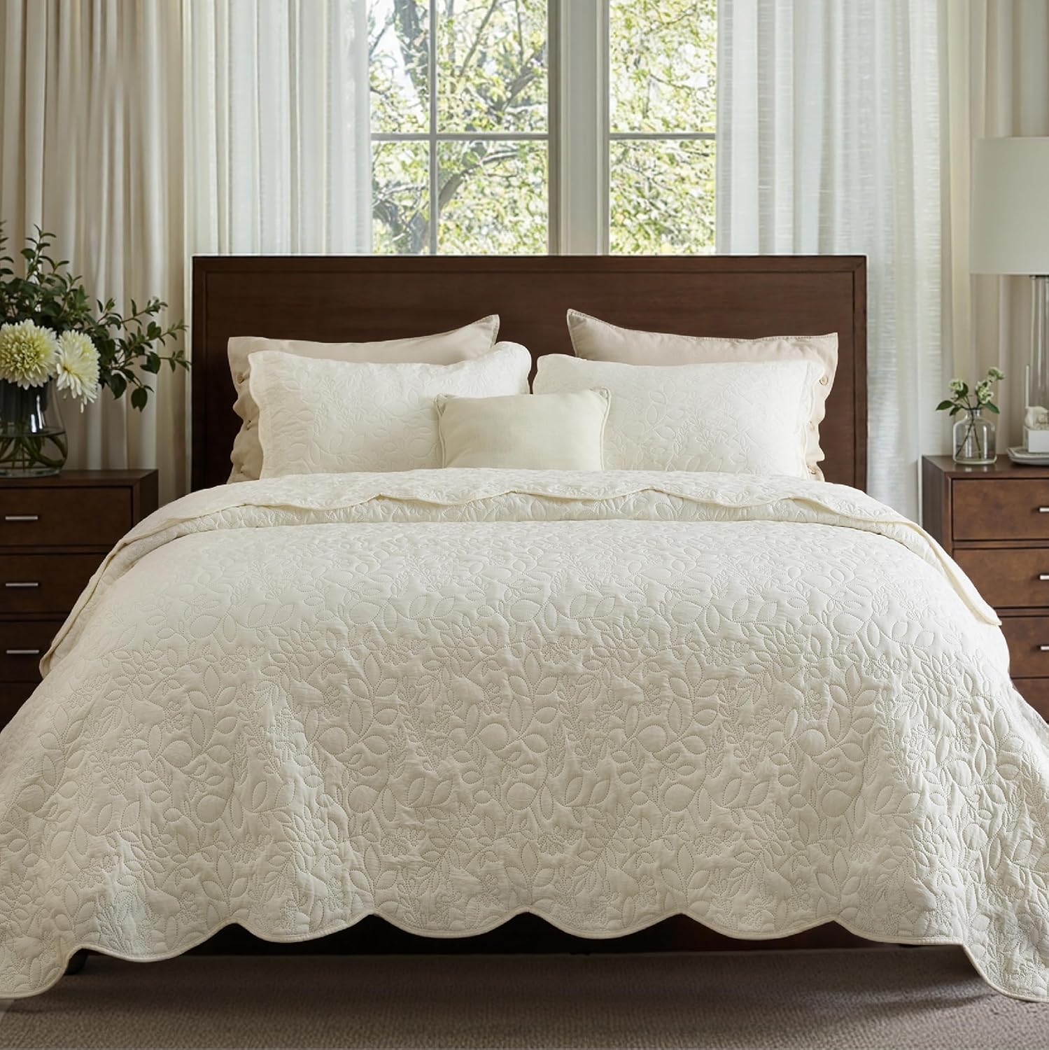 Bedsure Quilts Queen Size - Ultra Soft Quilt Bedding, White Bedspread Queen Size for Modern Bedroom, Lightweight All-Season Comforter, 90x96 Inch