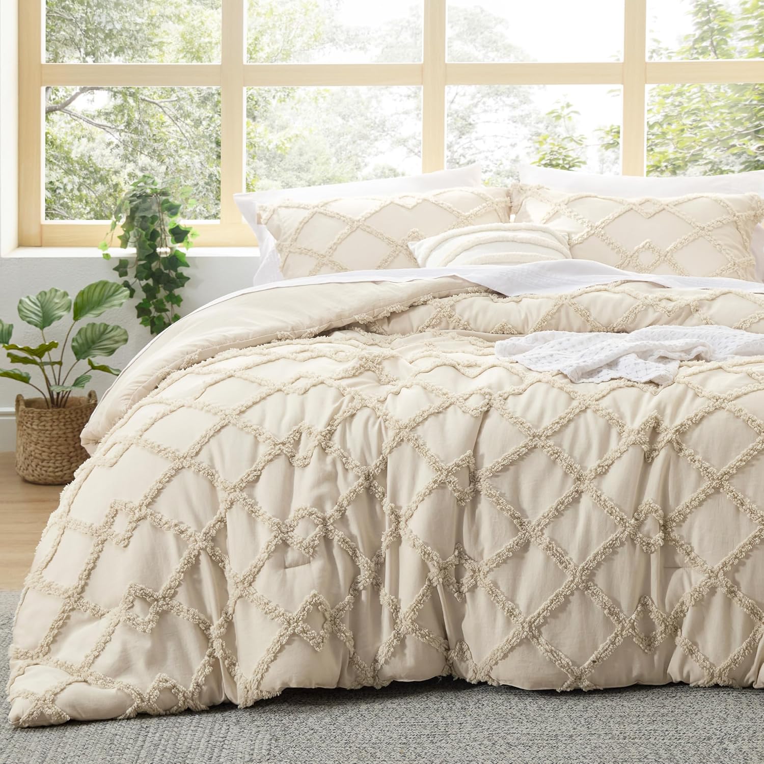 Bedsure Tufted Boho Comforter Set Queen Size - Beige Boho Bed Set, GentleSoft™ 3 Pieces Farmhouse Shabby Chic Embroidery Bedding, Gifts for Woman, Soft Jacquard Queen Comforter for All Seasons