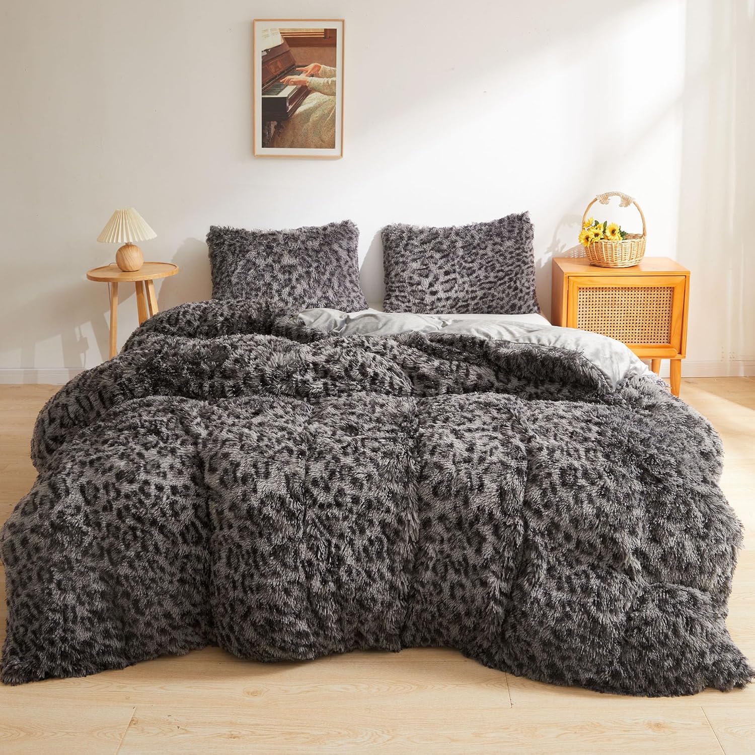 XeGe Cheetah Print Fluffy Faux Fur Duvet Cover Set, 3 Pieces Soft Plush Shaggy Fuzzy Bedding Set(1 Faux Fur Leopard Print Comforter Cover + 2 Furry Pillowcases), Zipper Closure(Queen, Brown)