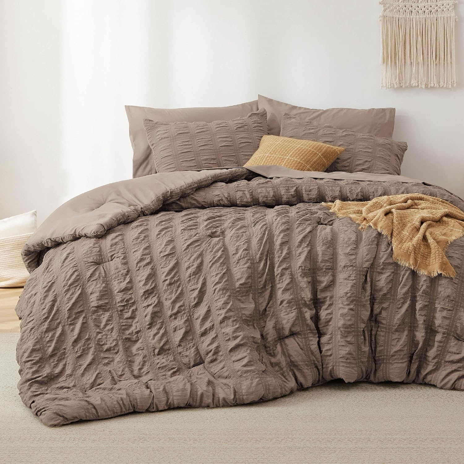 Bedsure Bed in a Bag Queen - 7 Pieces Plaid Seersucker Bedding Comforter Sets, Soft Lightweight White Boho Bed Set with Comforters Queen Size, Sheets, Pillowcases & Shams